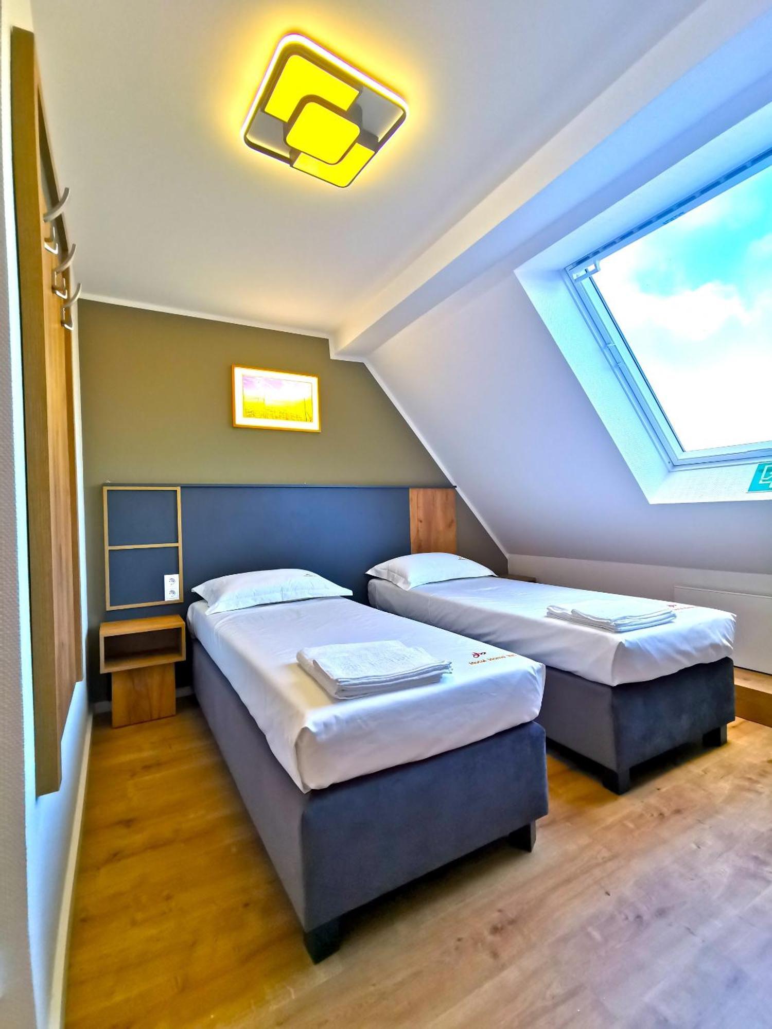 Home Inn Hotel Dormagen Ngoại thất bức ảnh